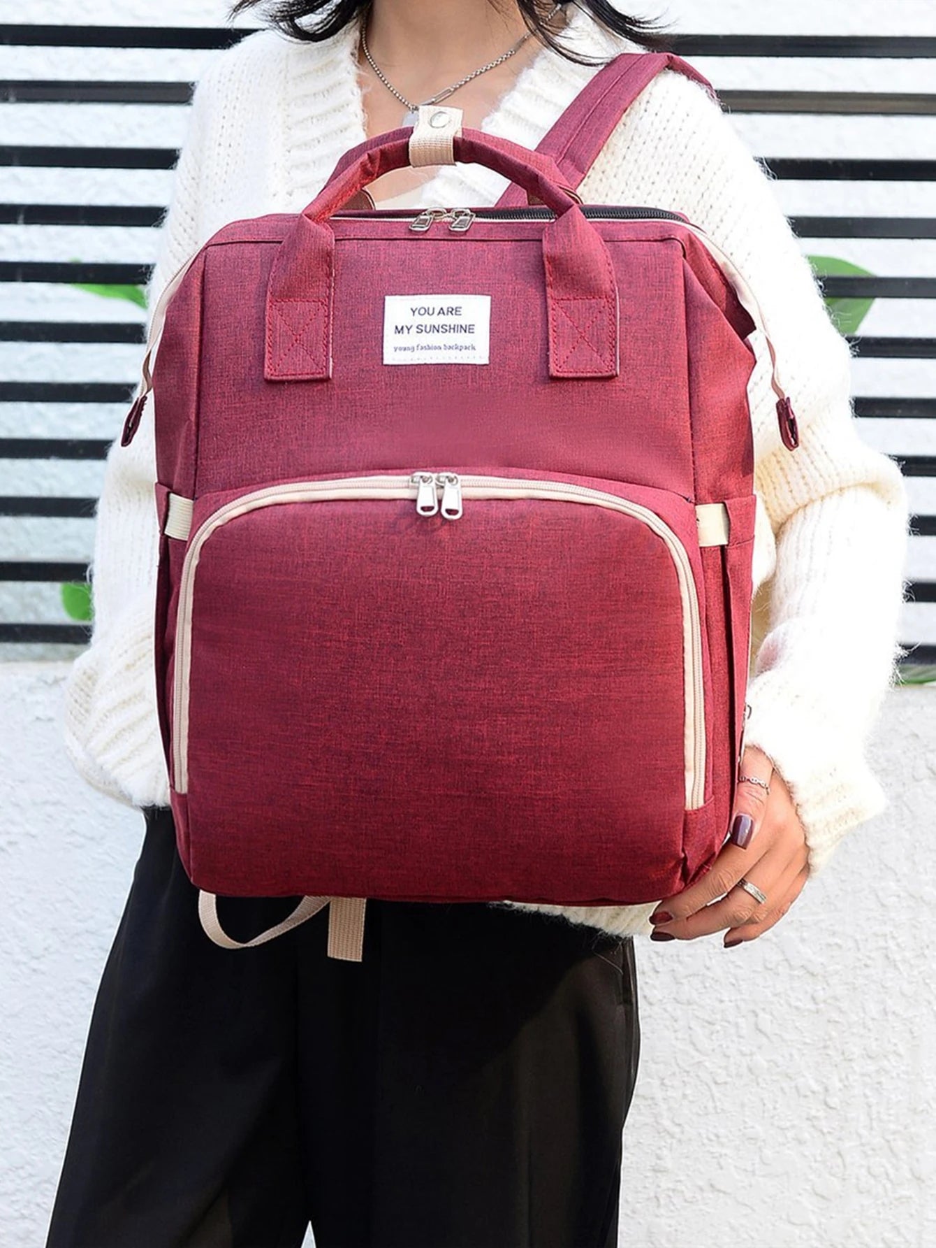 BabyCare – Mochila Multifuncional para Mamá y Bebé con Cuna Plegable y Red Antimosquitos