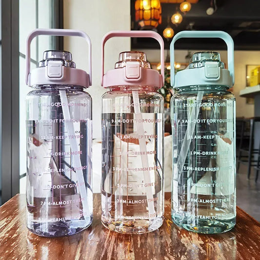AquaVoyage – Botella Portátil con pajita